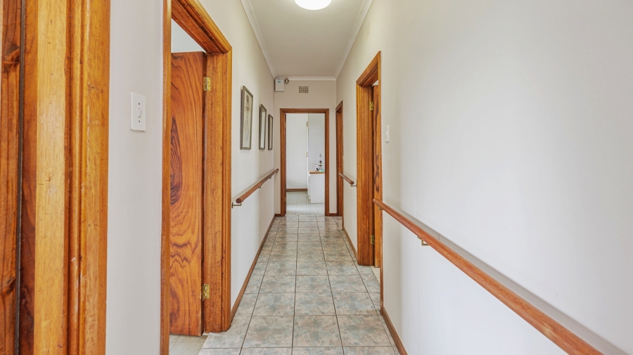 4 Bedroom Property for Sale in Struisbaai Western Cape